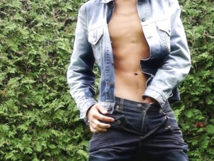 Public outdoor masturbation in extremely hot jeans